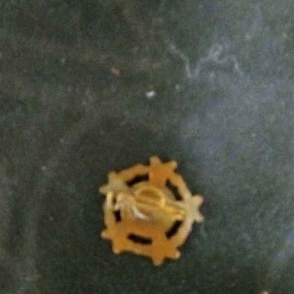 UNIQE 30'S-50'S PERIOD STYLE SUNDAY SCHOOL ATTENDANCE PIN - Picture 2 of 3